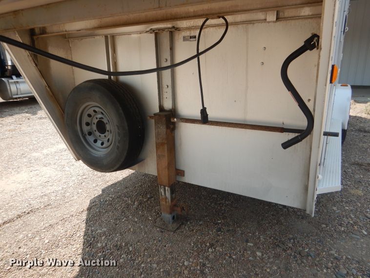 image for item DG4555 2000 Exiss SS300 horse trailer