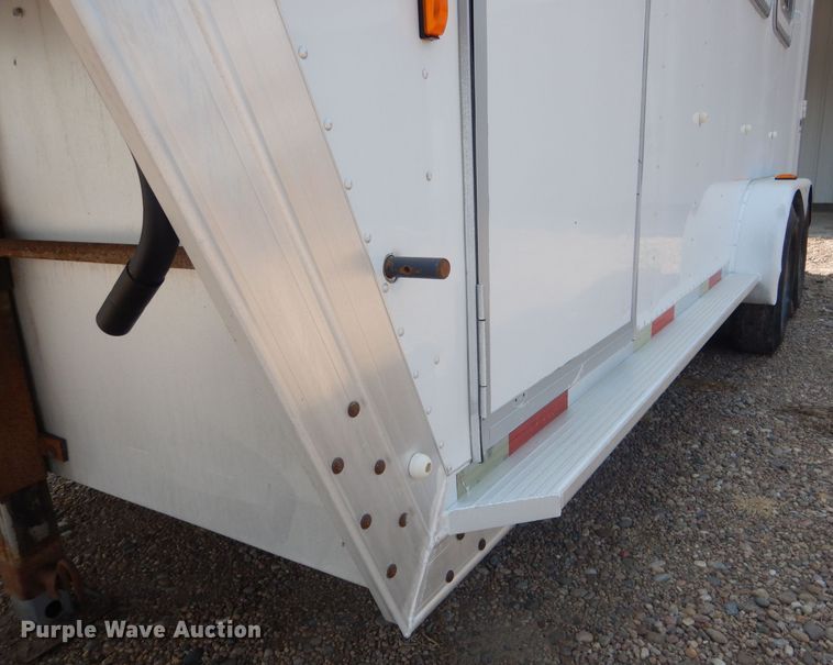 image for item DG4555 2000 Exiss SS300 horse trailer