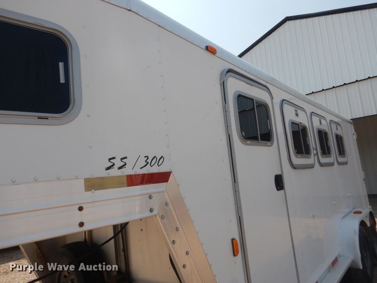 image for item DG4555 2000 Exiss SS300 horse trailer