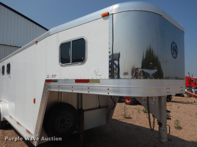 image for item DG4555 2000 Exiss SS300 horse trailer