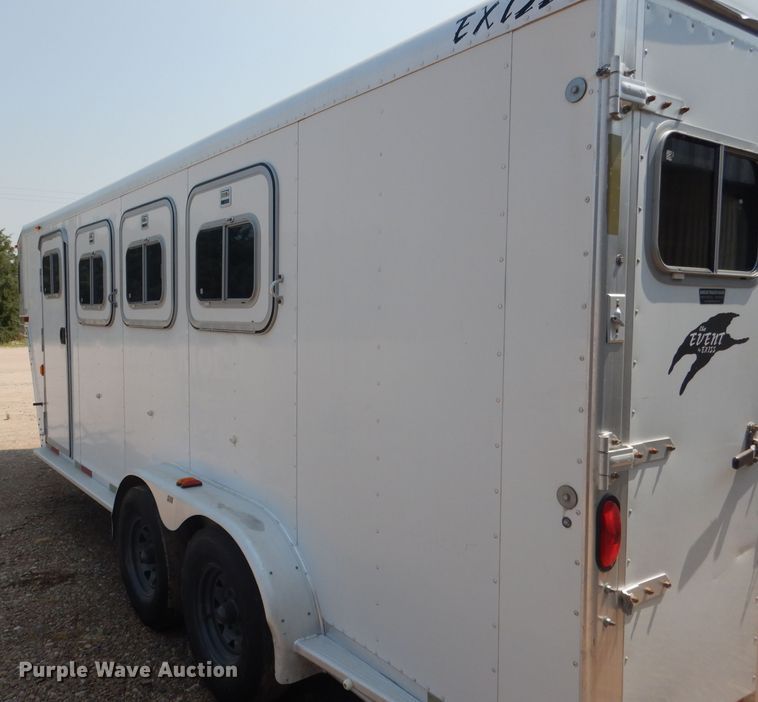 image for item DG4555 2000 Exiss SS300 horse trailer