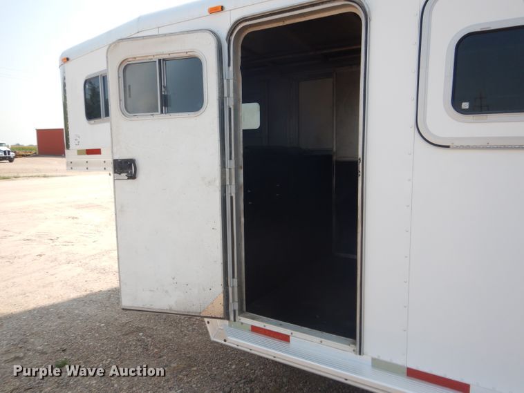 image for item DG4555 2000 Exiss SS300 horse trailer