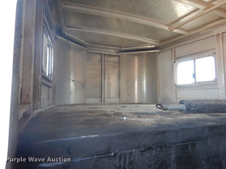 image for item DG4555 2000 Exiss SS300 horse trailer