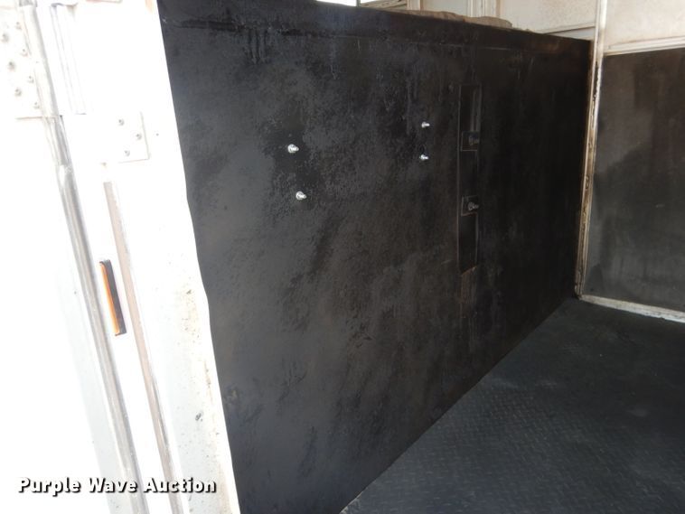 image for item DG4555 2000 Exiss SS300 horse trailer