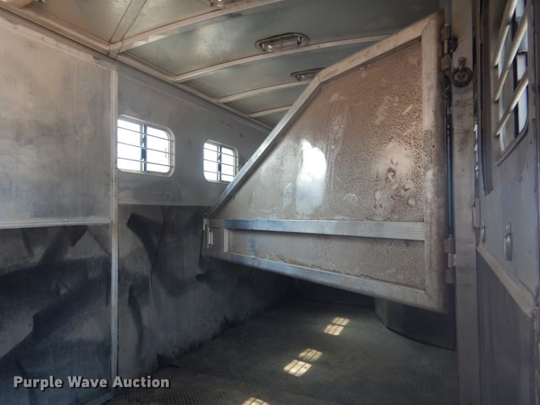 image for item DG4555 2000 Exiss SS300 horse trailer