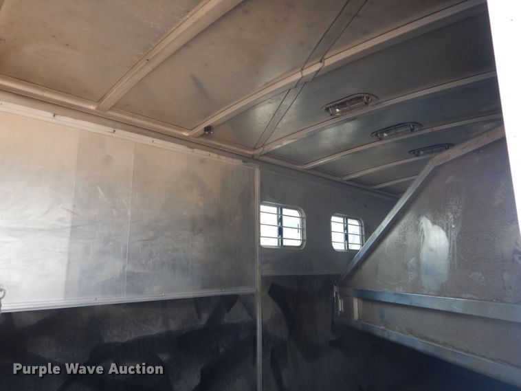 image for item DG4555 2000 Exiss SS300 horse trailer