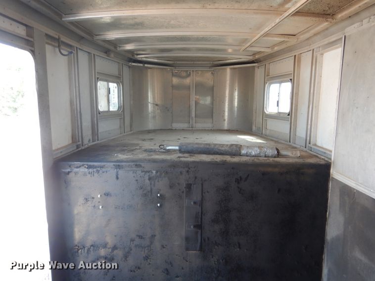 image for item DG4555 2000 Exiss SS300 horse trailer