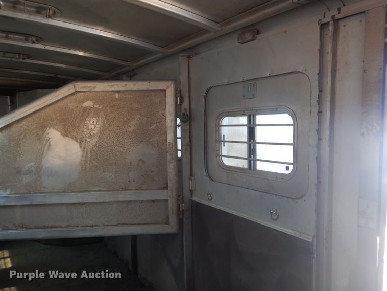 image for item DG4555 2000 Exiss SS300 horse trailer