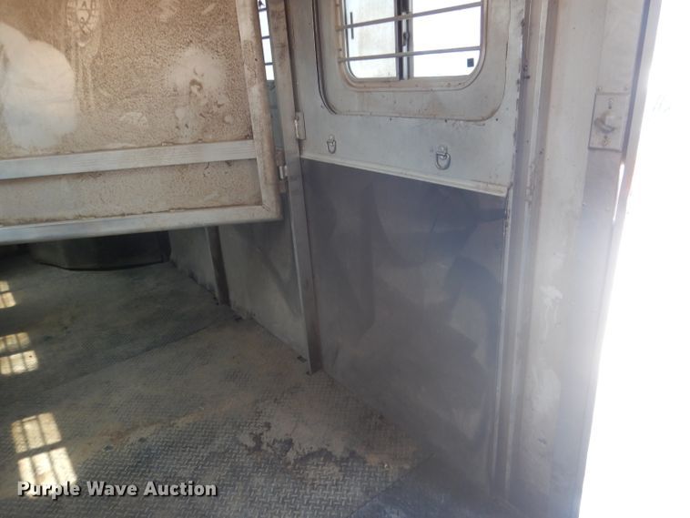 image for item DG4555 2000 Exiss SS300 horse trailer