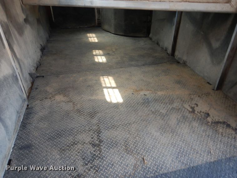 image for item DG4555 2000 Exiss SS300 horse trailer