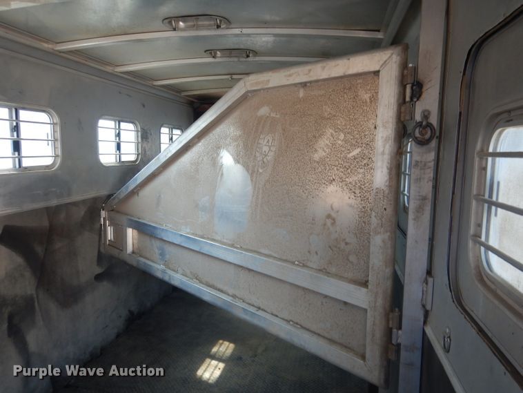 image for item DG4555 2000 Exiss SS300 horse trailer