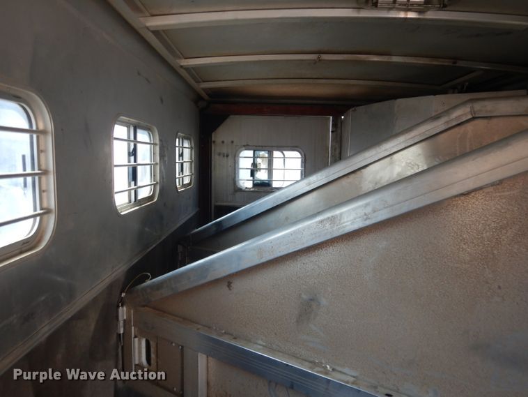 image for item DG4555 2000 Exiss SS300 horse trailer