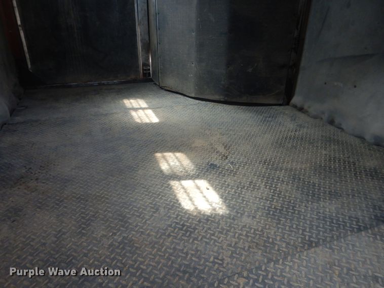 image for item DG4555 2000 Exiss SS300 horse trailer