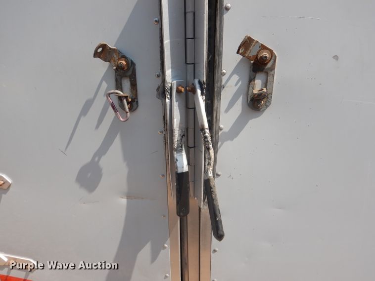 image for item DG4555 2000 Exiss SS300 horse trailer