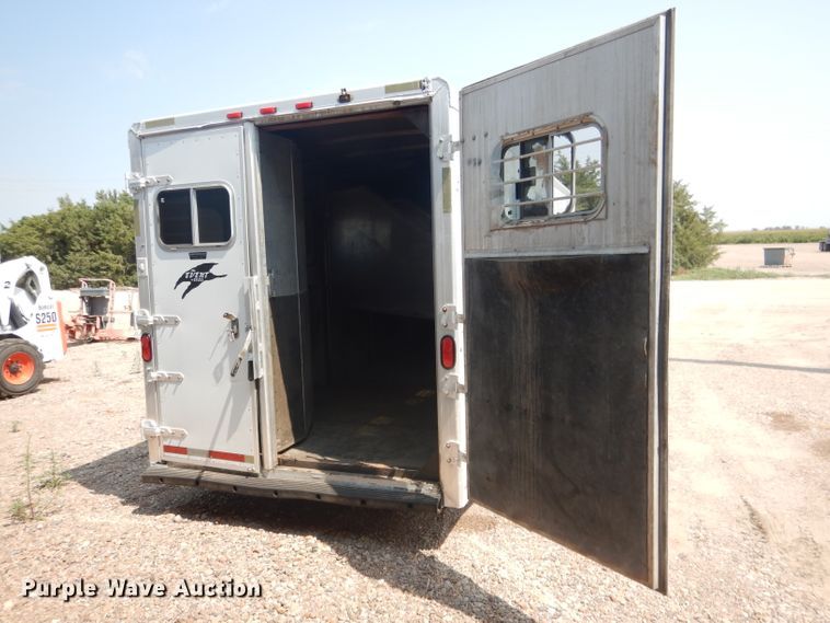 image for item DG4555 2000 Exiss SS300 horse trailer