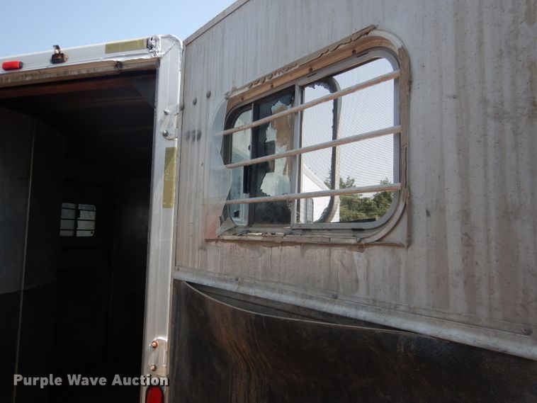 image for item DG4555 2000 Exiss SS300 horse trailer