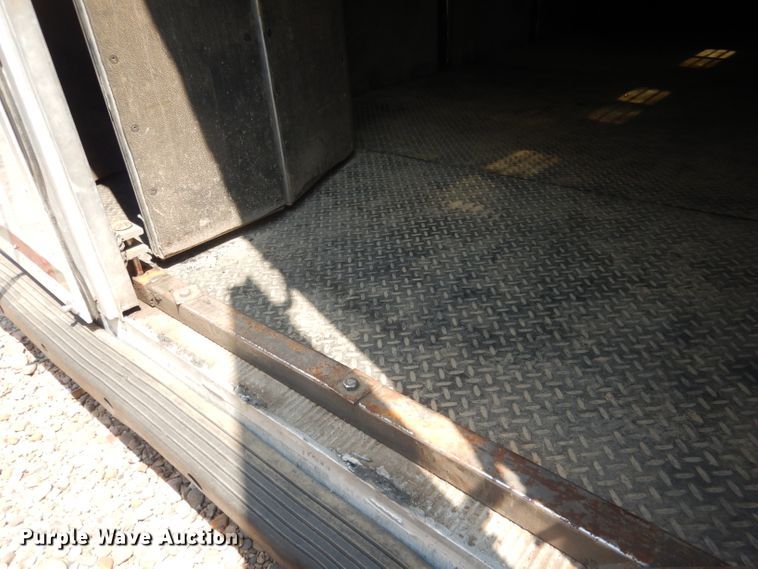 image for item DG4555 2000 Exiss SS300 horse trailer