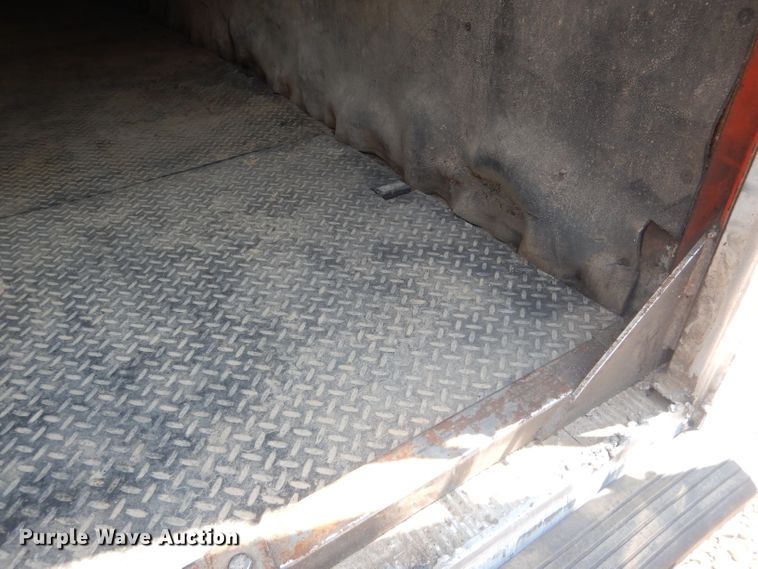 image for item DG4555 2000 Exiss SS300 horse trailer