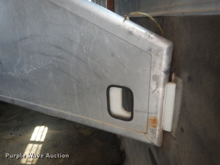 image for item DG4555 2000 Exiss SS300 horse trailer