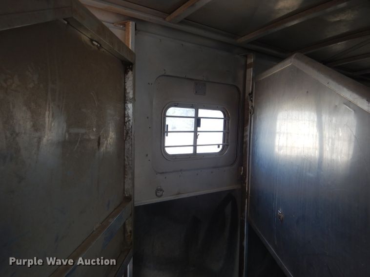 image for item DG4555 2000 Exiss SS300 horse trailer