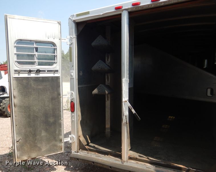 image for item DG4555 2000 Exiss SS300 horse trailer