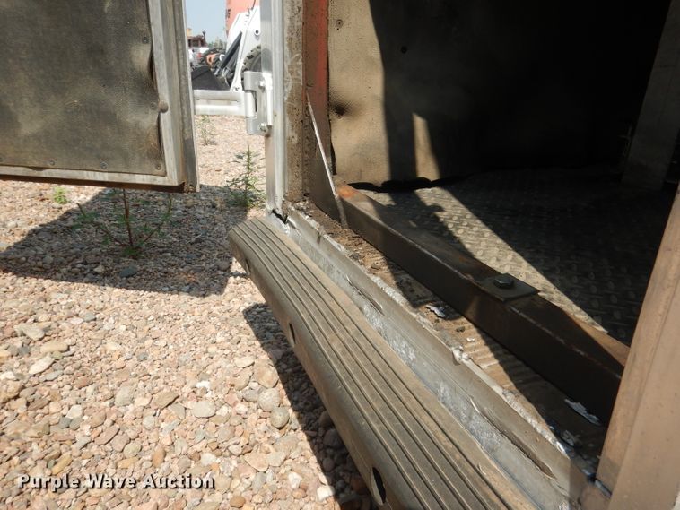 image for item DG4555 2000 Exiss SS300 horse trailer