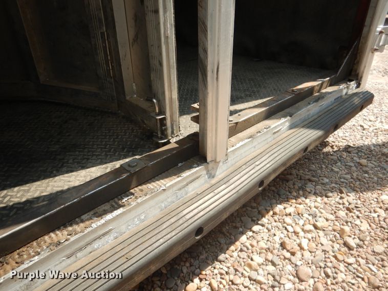 image for item DG4555 2000 Exiss SS300 horse trailer