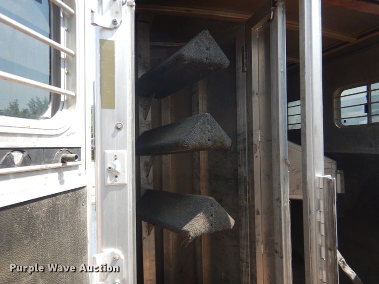 image for item DG4555 2000 Exiss SS300 horse trailer