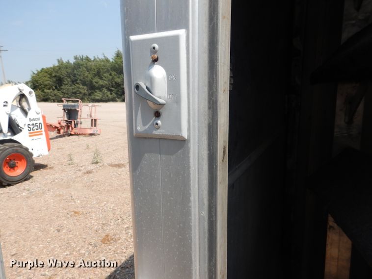 image for item DG4555 2000 Exiss SS300 horse trailer