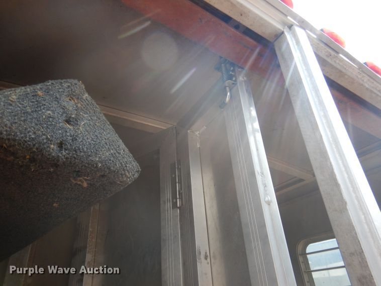 image for item DG4555 2000 Exiss SS300 horse trailer