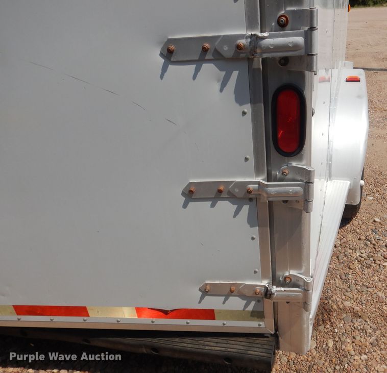 image for item DG4555 2000 Exiss SS300 horse trailer