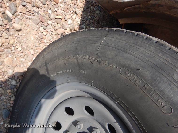 image for item DG4555 2000 Exiss SS300 horse trailer