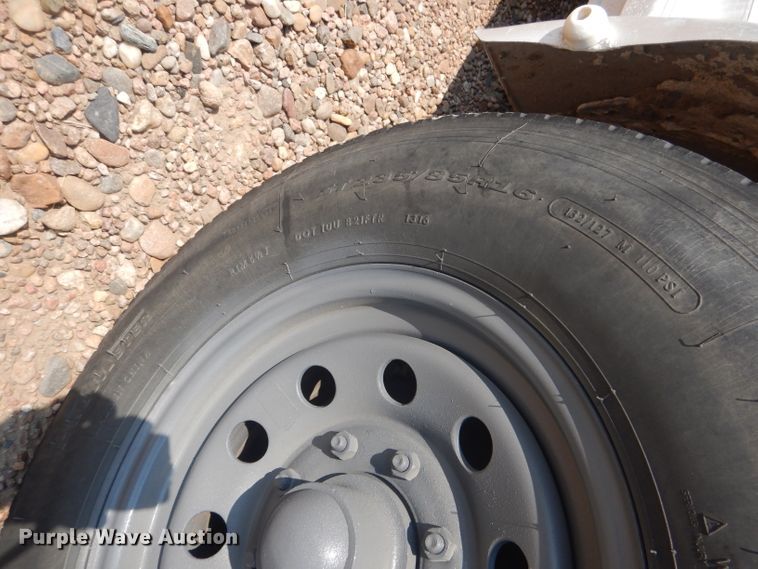 image for item DG4555 2000 Exiss SS300 horse trailer