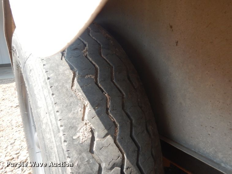 image for item DG4555 2000 Exiss SS300 horse trailer