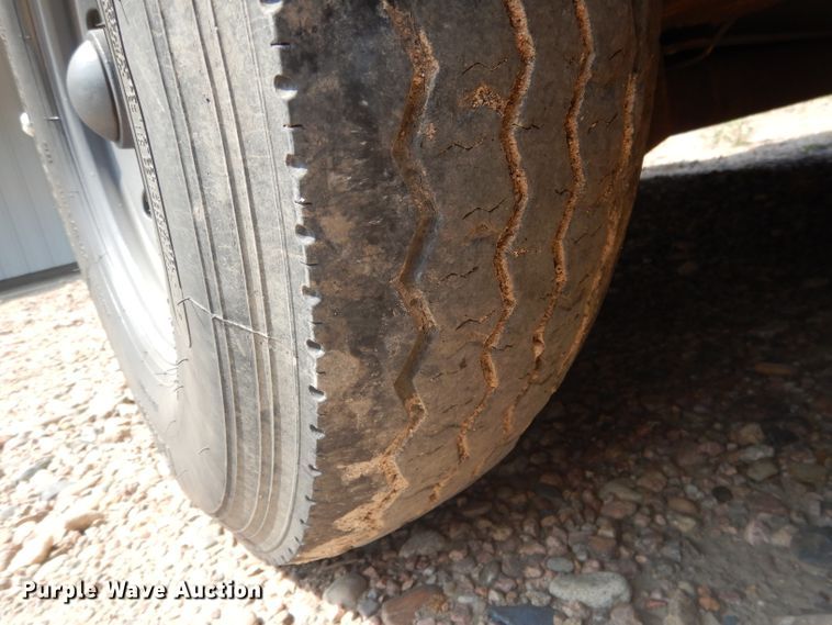 image for item DG4555 2000 Exiss SS300 horse trailer