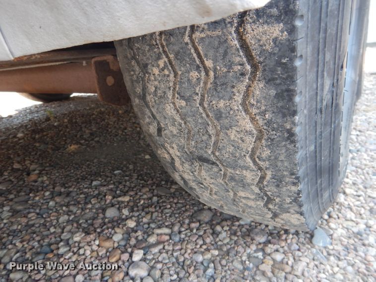 image for item DG4555 2000 Exiss SS300 horse trailer