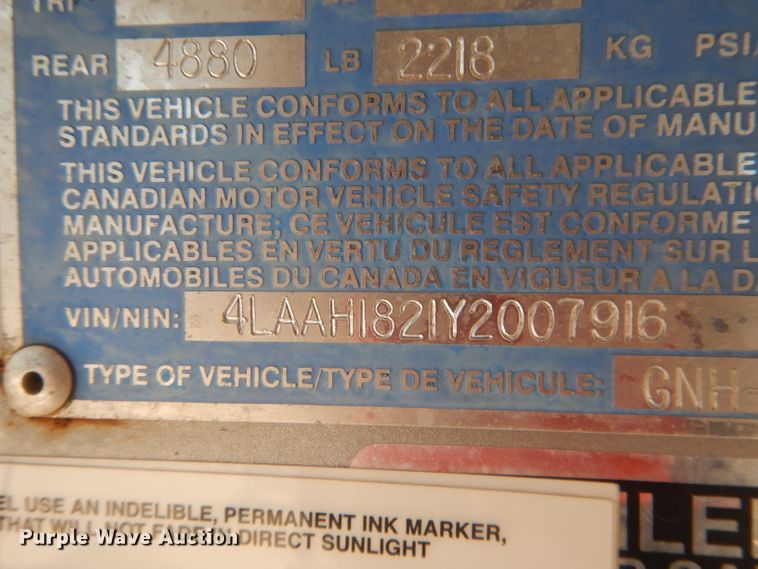 image for item DG4555 2000 Exiss SS300 horse trailer