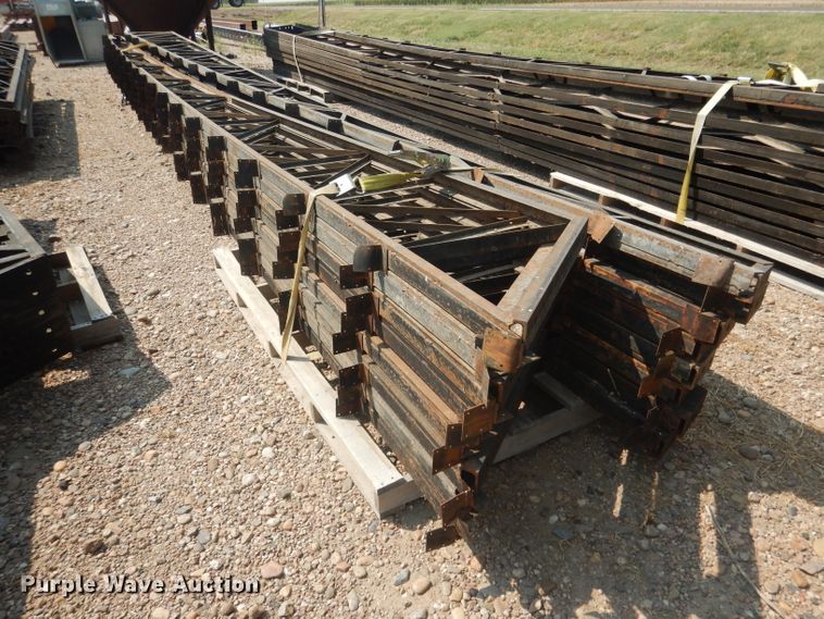 image for item DG4564 Metal frame building