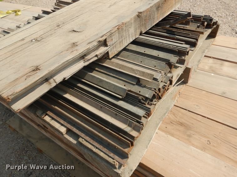 image for item DG4564 Metal frame building