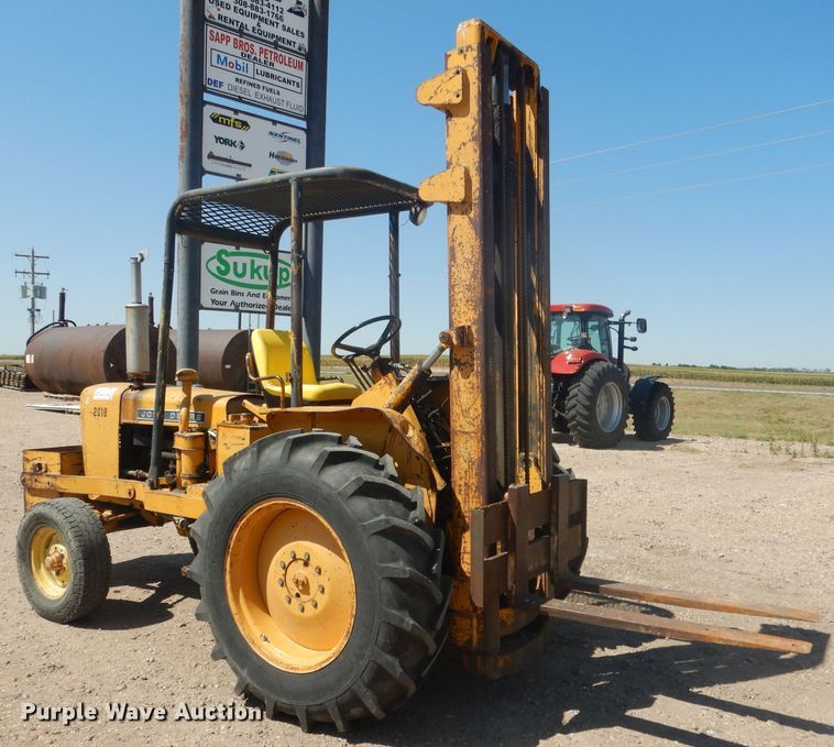 image for item DG4571 John Deere 2010  forklift
