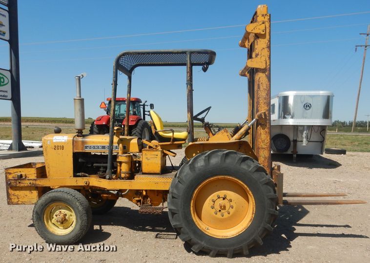 image for item DG4571 John Deere 2010  forklift