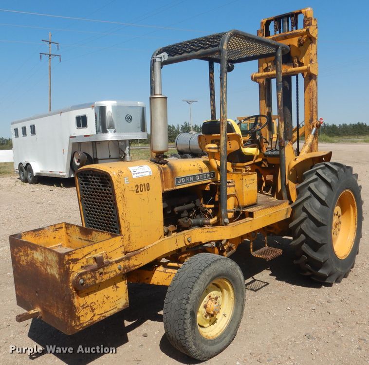 image for item DG4571 John Deere 2010  forklift