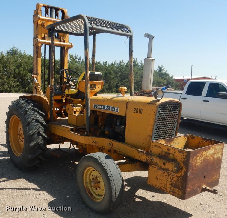 image for item DG4571 John Deere 2010  forklift