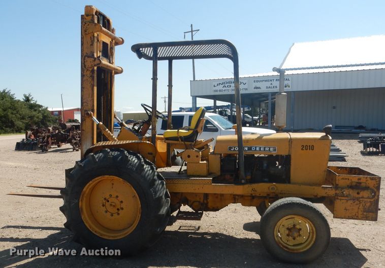 image for item DG4571 John Deere 2010  forklift