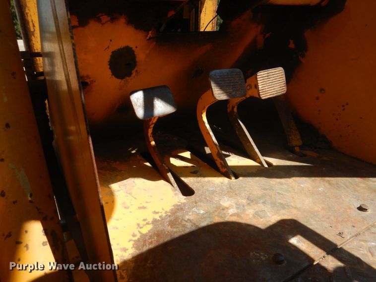 image for item DG4571 John Deere 2010  forklift