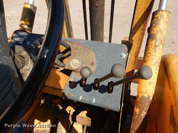 image for item DG4571 John Deere 2010  forklift