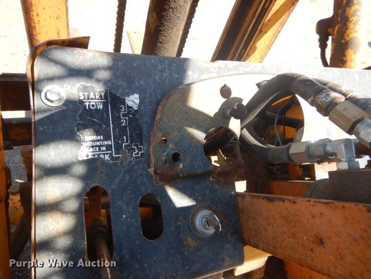 image for item DG4571 John Deere 2010  forklift