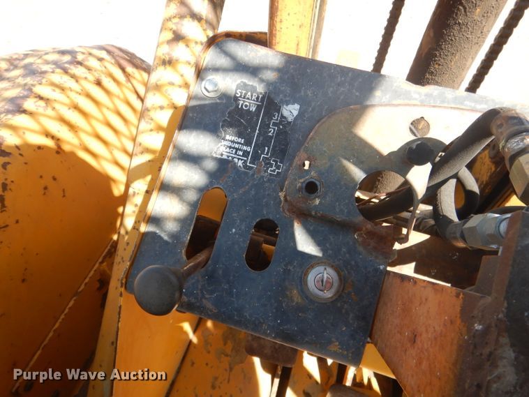 image for item DG4571 John Deere 2010  forklift