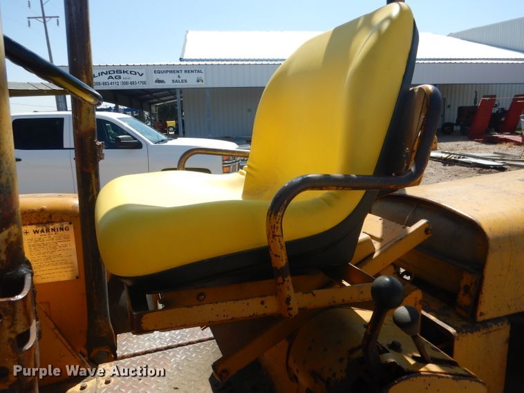 image for item DG4571 John Deere 2010  forklift