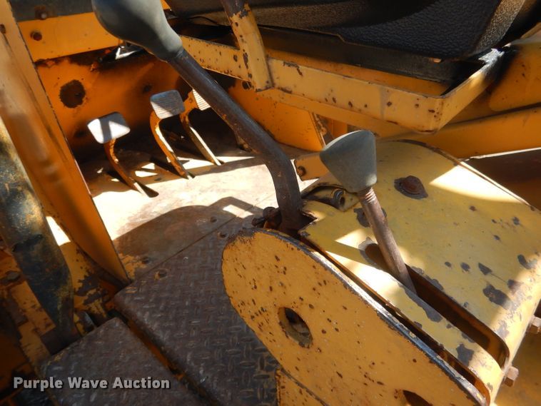 image for item DG4571 John Deere 2010  forklift